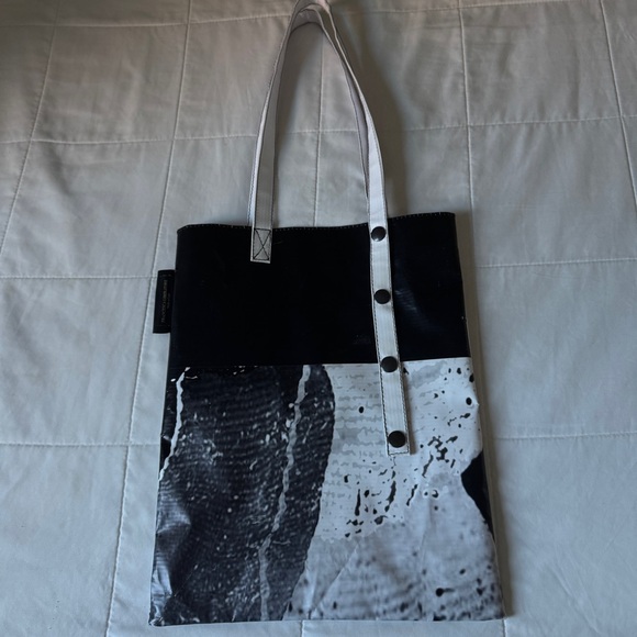Francesca Liberatore X DHL tote bag - Picture 1 of 6